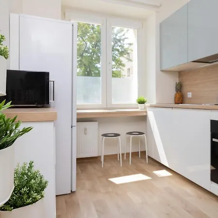 Bright & Comfy Komandorska By Renters