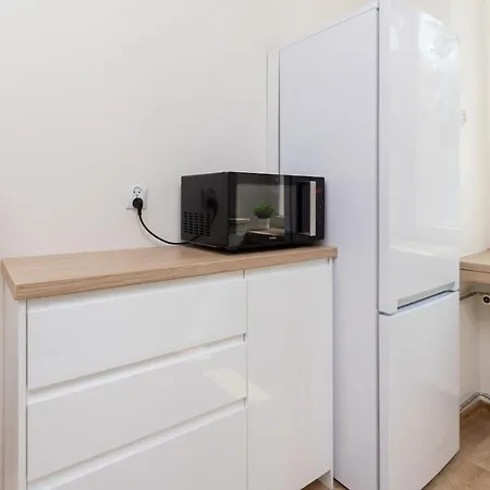Bright & Comfy Komandorska By Renters Apartament